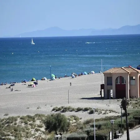 For 4 People * Leucate